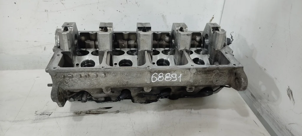 Головка блока цилиндров (ГБЦ) BMP  2.0 TDI Volksw