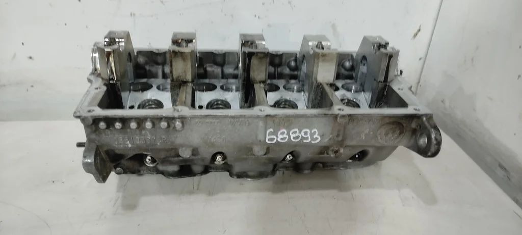 Головка блока цилиндров (ГБЦ) BMM  2.0 TDI Volksw