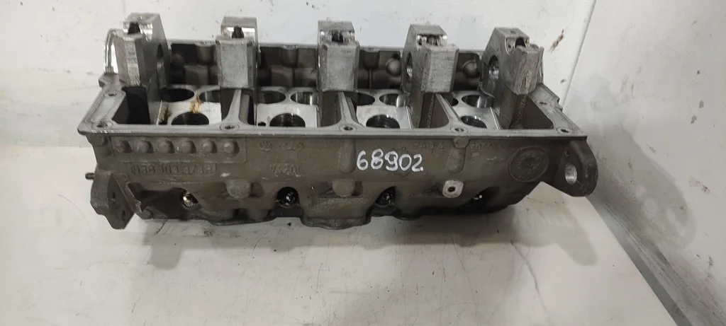 Головка блока цилиндров (ГБЦ) BKC  1.9 TDI Volksw