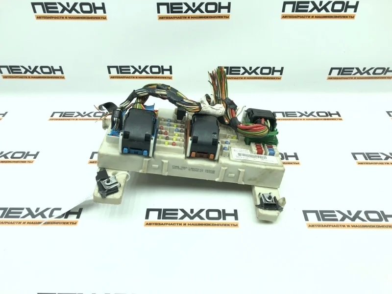 Блок предохранителей салонный Ford Focus 2027109 2