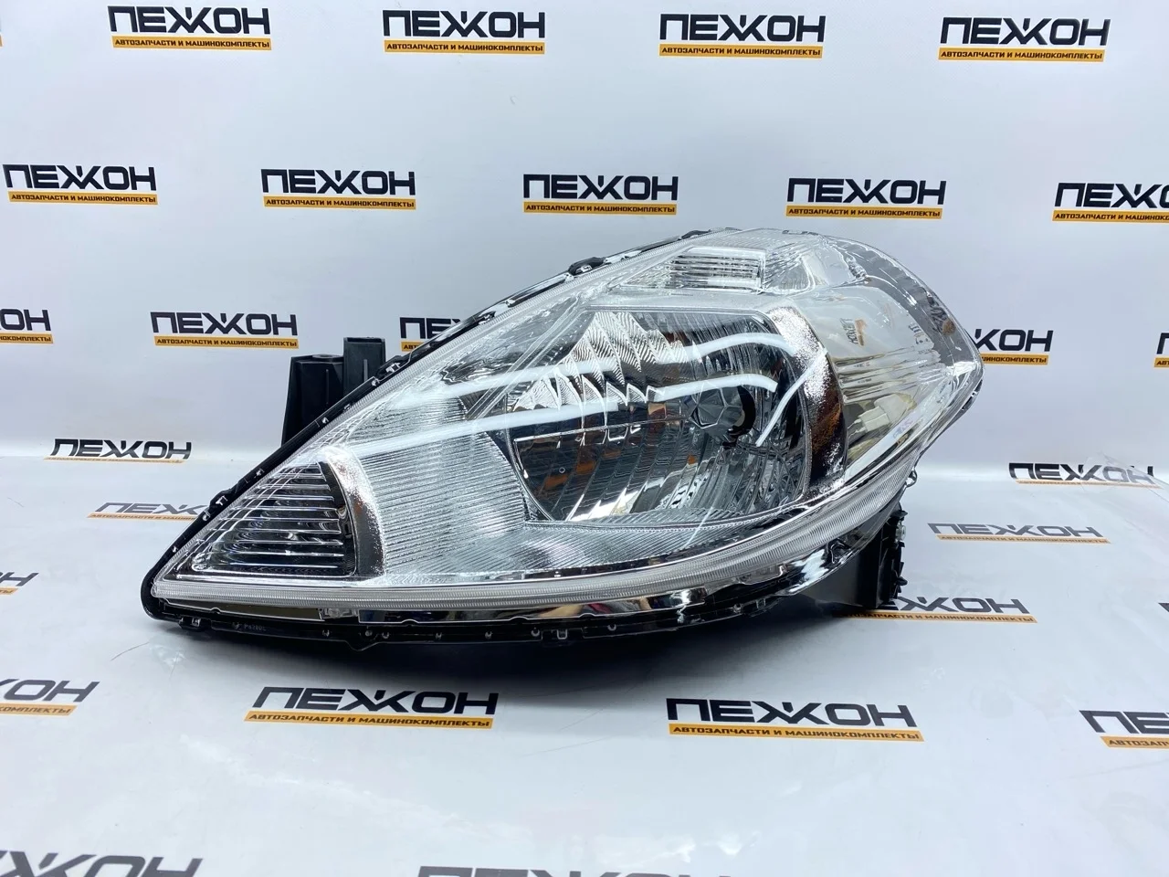 Фара (не оригинал) Nissan Tiida JH05TID06001L 1, левая