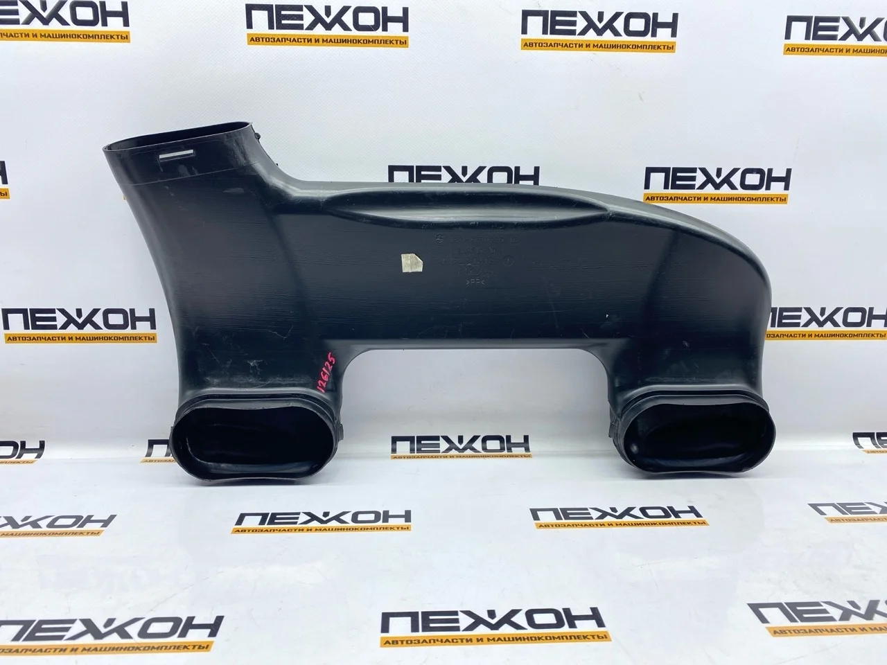 Патрубок - воздухозаборник Bmw X5 13718570289 F15