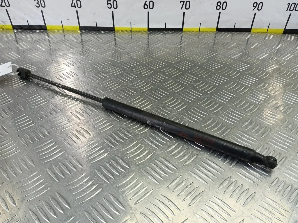 Амортизатор крышки багажника Hyundai GETZ I (2002