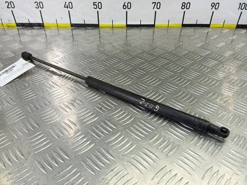 Амортизатор крышки багажника Hyundai GETZ I (2002