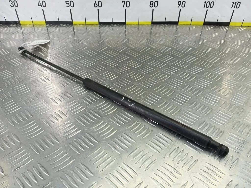 Амортизатор капота Kia SORENTO I (2002—2006)