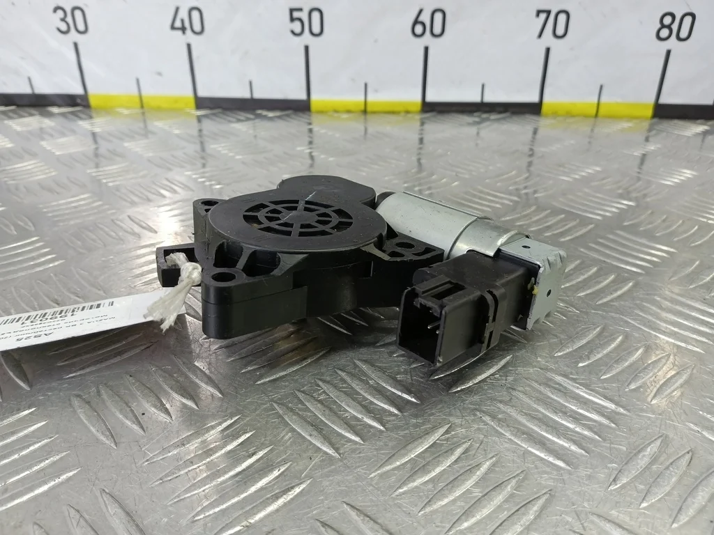 Моторчик стеклоподъёмника MAZDA 3 BK рестайлинг (