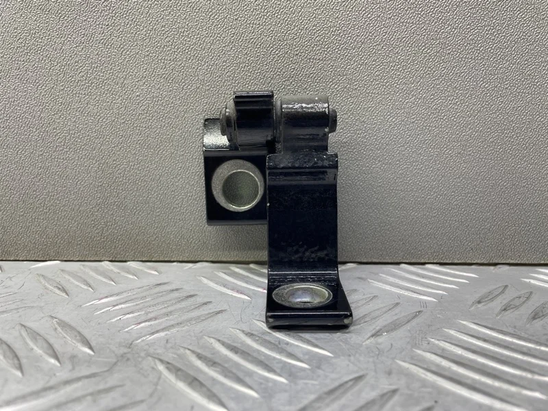 Петля двери Audi A3 8V