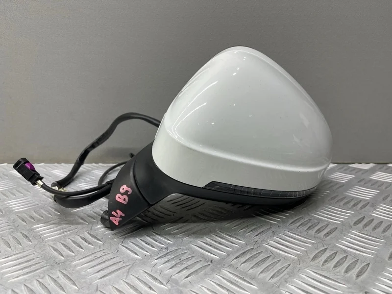 Зеркало Audi A4 B9