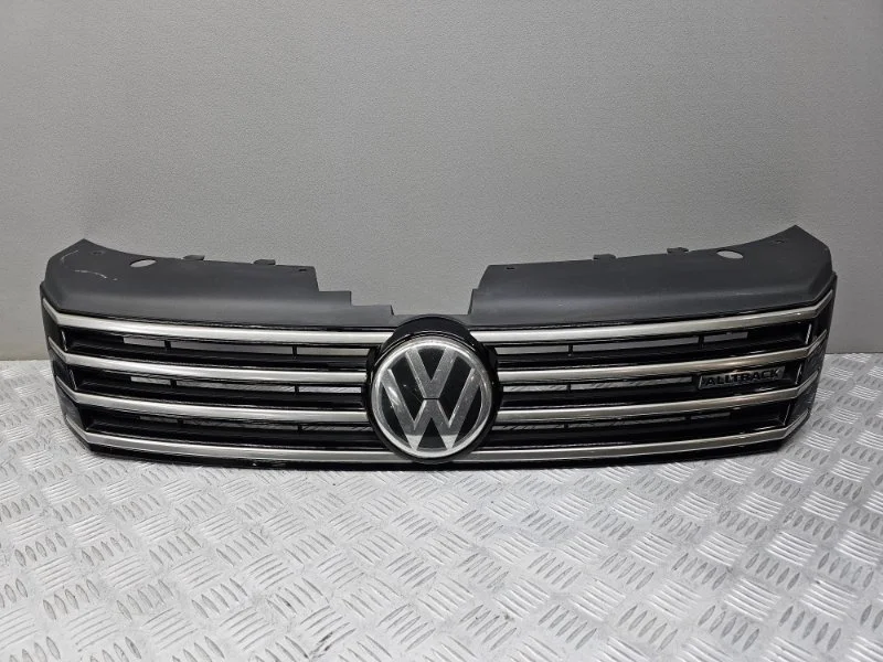 Решетка радиатора Volkswagen Passat B7