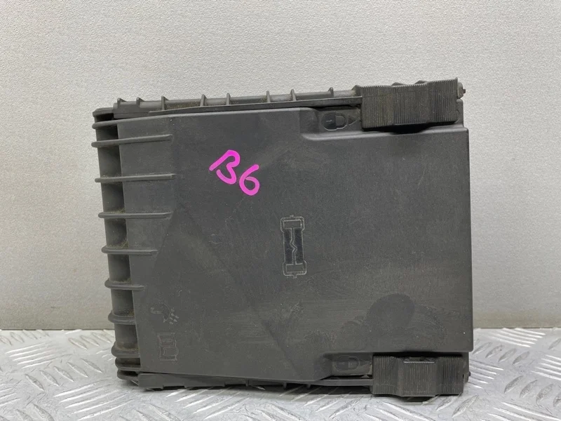 Блок предохранителей Volkswagen Passat B6