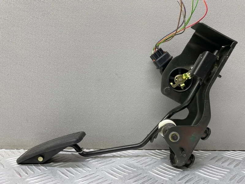 Педаль газа Toyota Soarer UZZ40