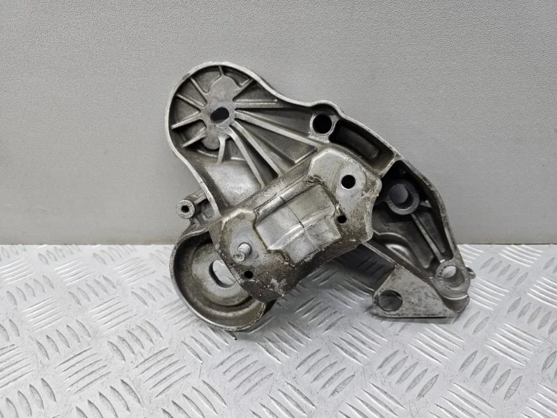 Крепление двигателя Audi A6 C6