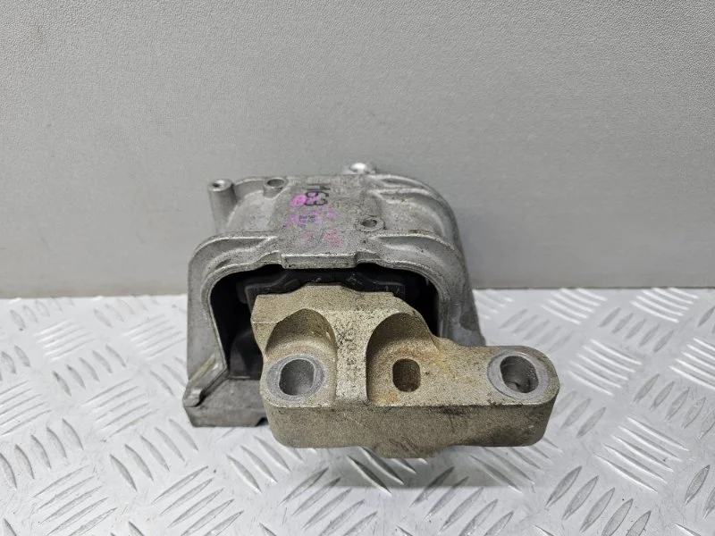 Подушка двигателя Volkswagen Golf 6
