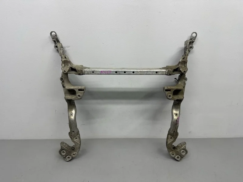 Подрамник Audi A4 B8