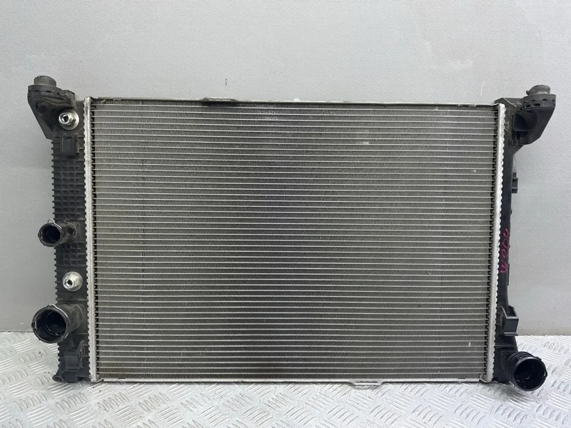 Радиатор охлаждения Mercedes W204