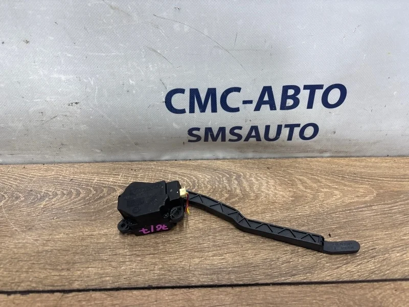 Моторчик заслонки отопителя Volvo XC90 31267121 ХС90 3.2 B6324S