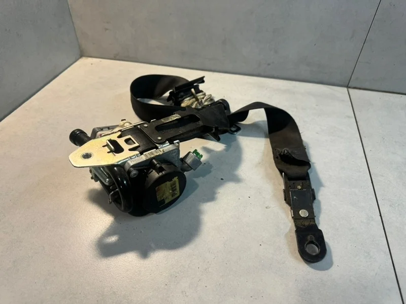 Ремень безопасности Volvo S60