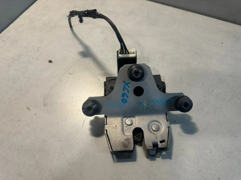 Замок багажника Volvo XC60