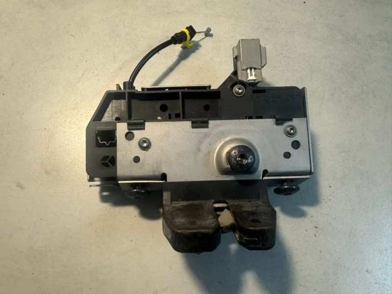 Замок багажника Volvo XC90