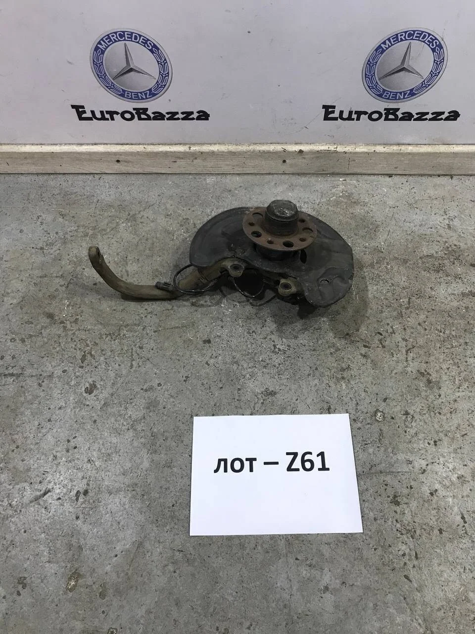 Кулак поворотный передний правый Mercedes W211