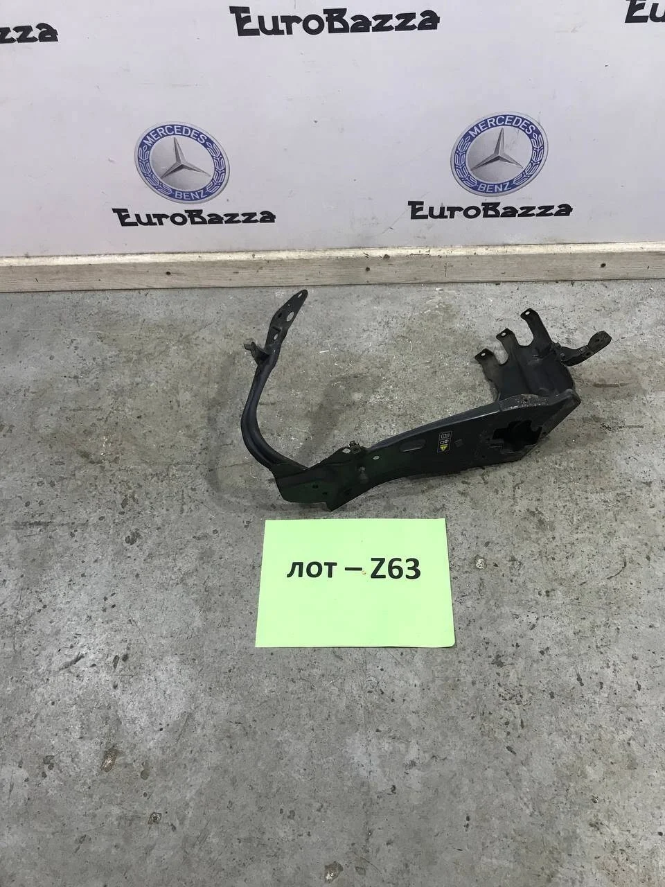 Кронштейн фары левый Mercedes W221