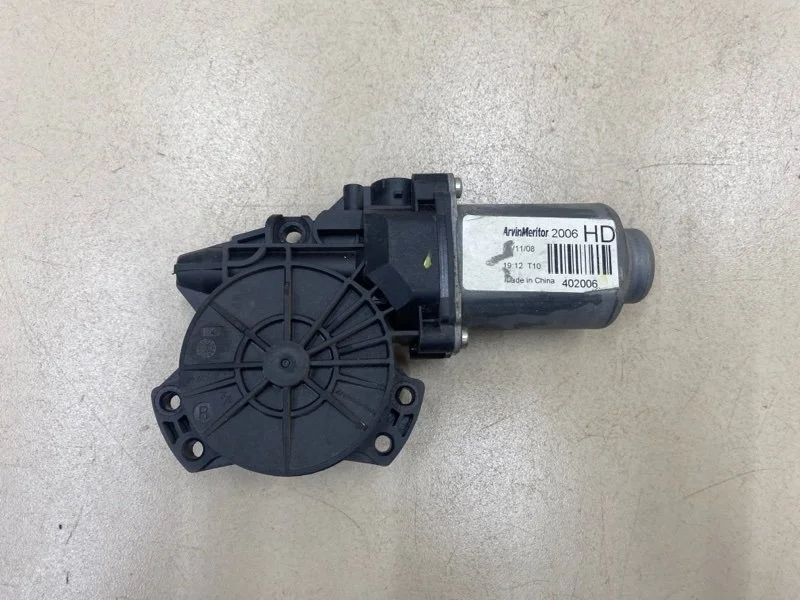 Моторчик стеклоподъемника передний левый Hyundai