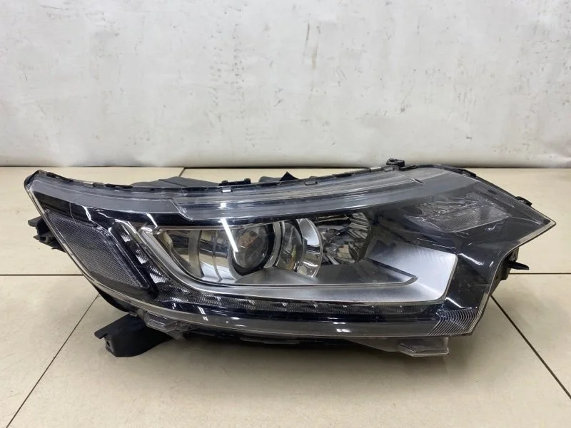 Фара правая Mitsubishi Outlander 3 GF