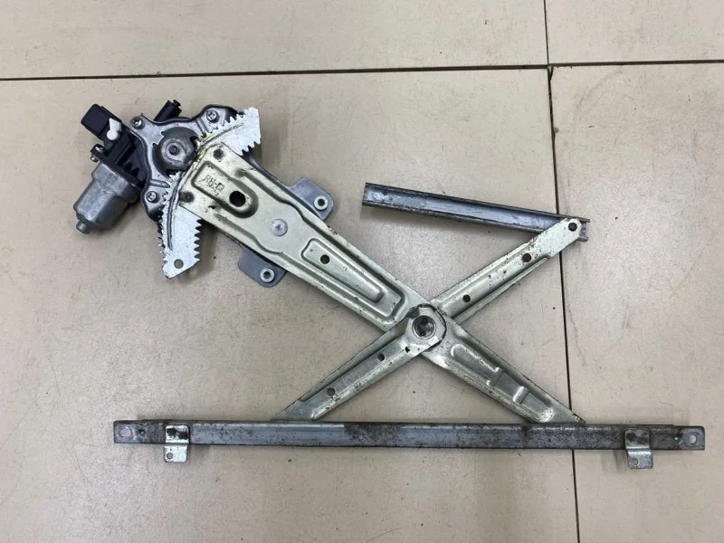 Стеклоподъемник элект. передний правый Mitsubishi