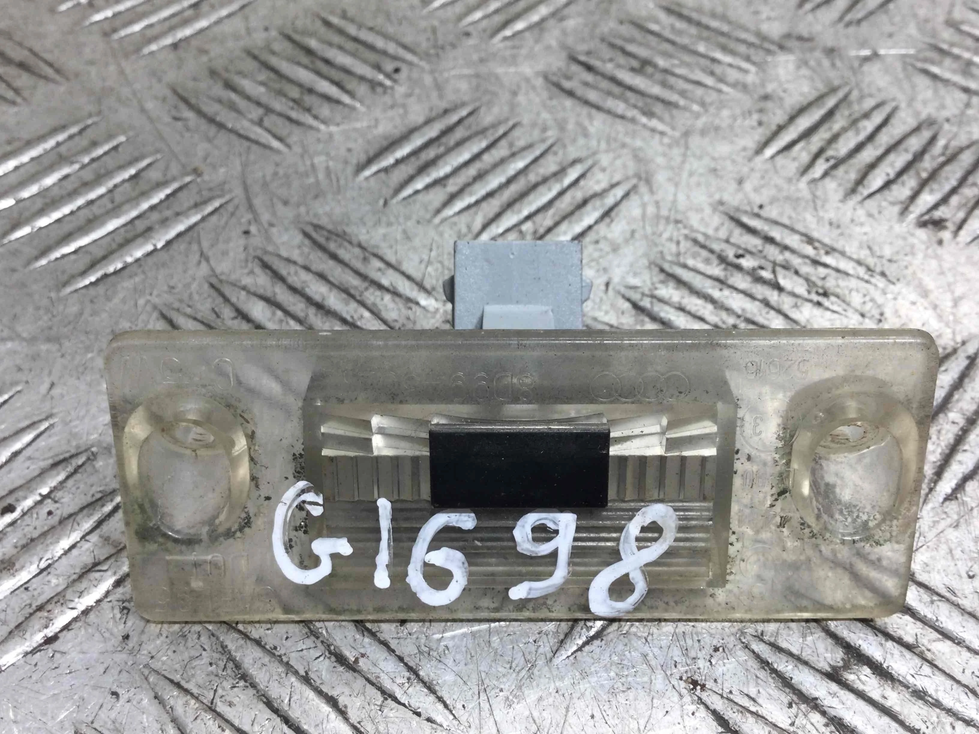 Подсветка номера Audi A4 B5 (1994-1999) бензин 1.8 i Механика Универсал