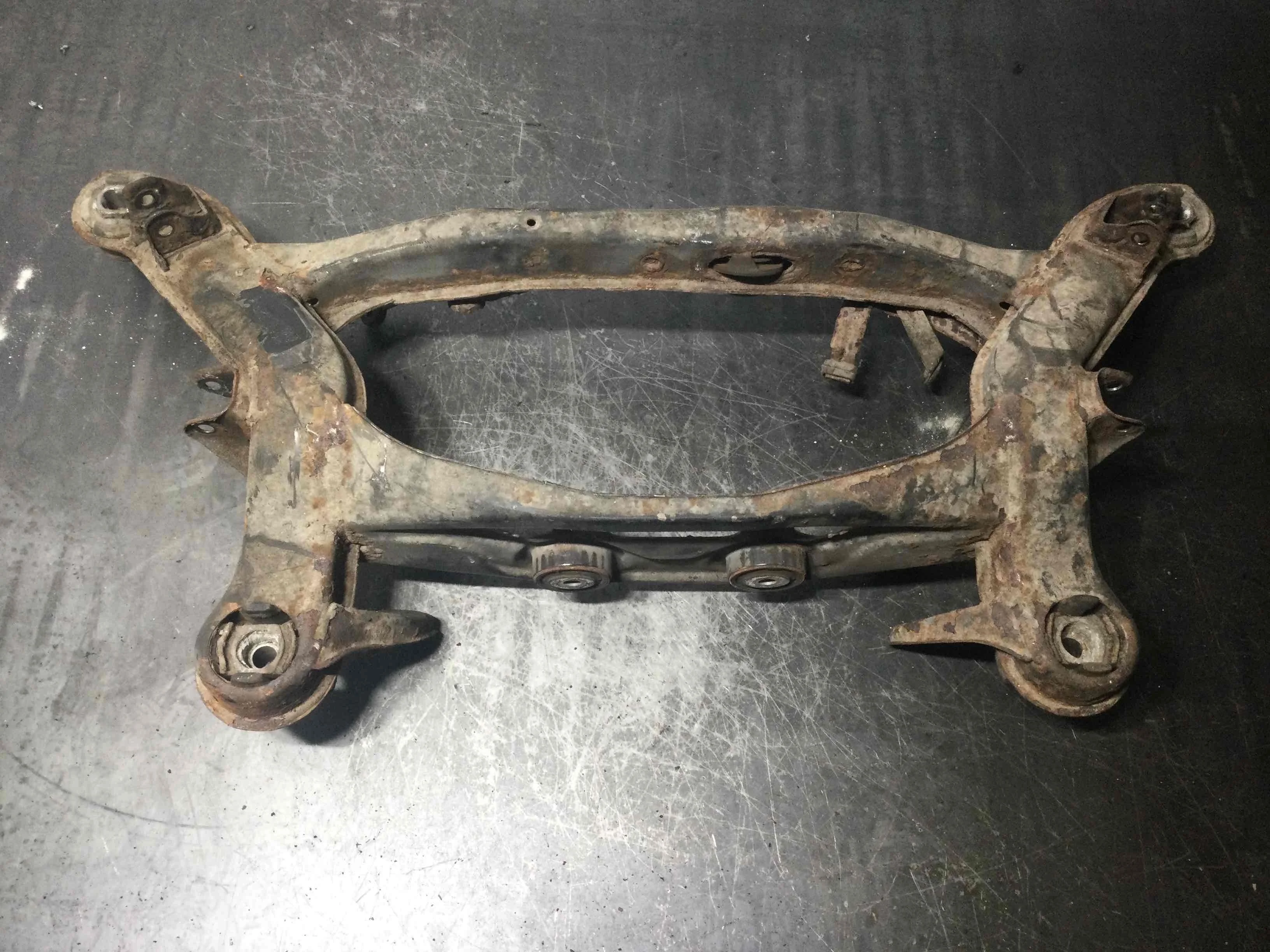 Балка подвески задняя Mercedes C-klasse W202/S202 [рестайлинг] (1997-2001) бензин 1.8 i Механика Универсал