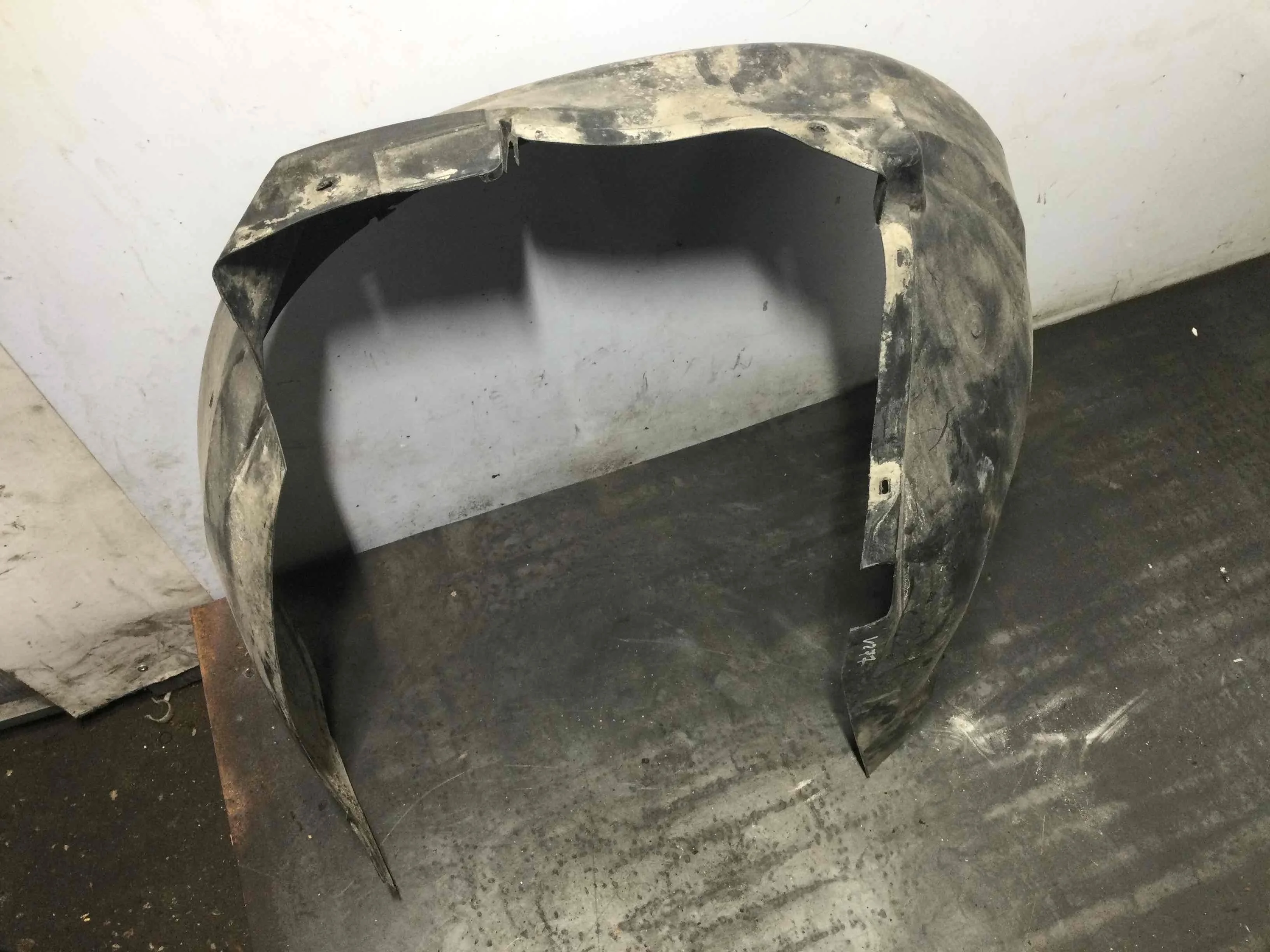 Защита арок передняя левая (подкрылок) Audi A4 B5 (1994-1999) бензин 1.6 i Механика Седан