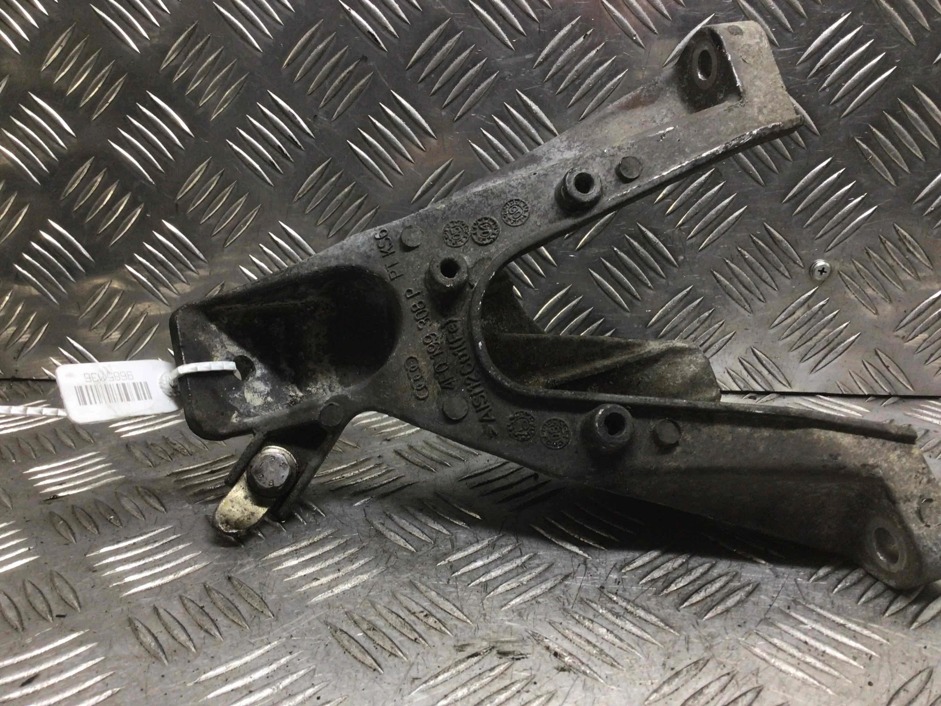 Кронштейн двигателя Audi A4 B8/8K (2007-2011) дизель 2.0 TDI Вариатор Седан