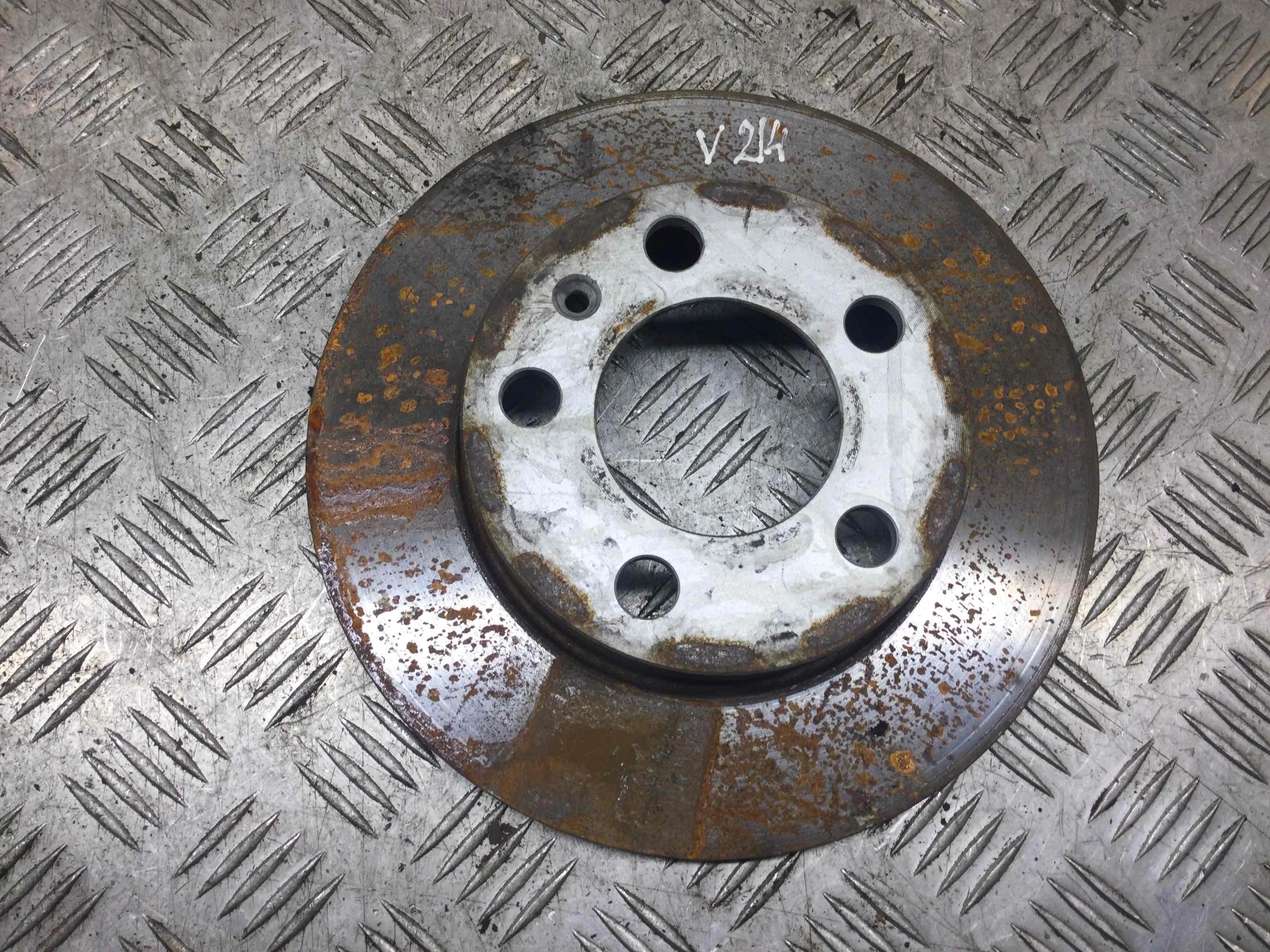 Диск тормозной задний Volkswagen Bora Bora (1J) 1998 - 2005 бензин 2.0 i Механика Универсал