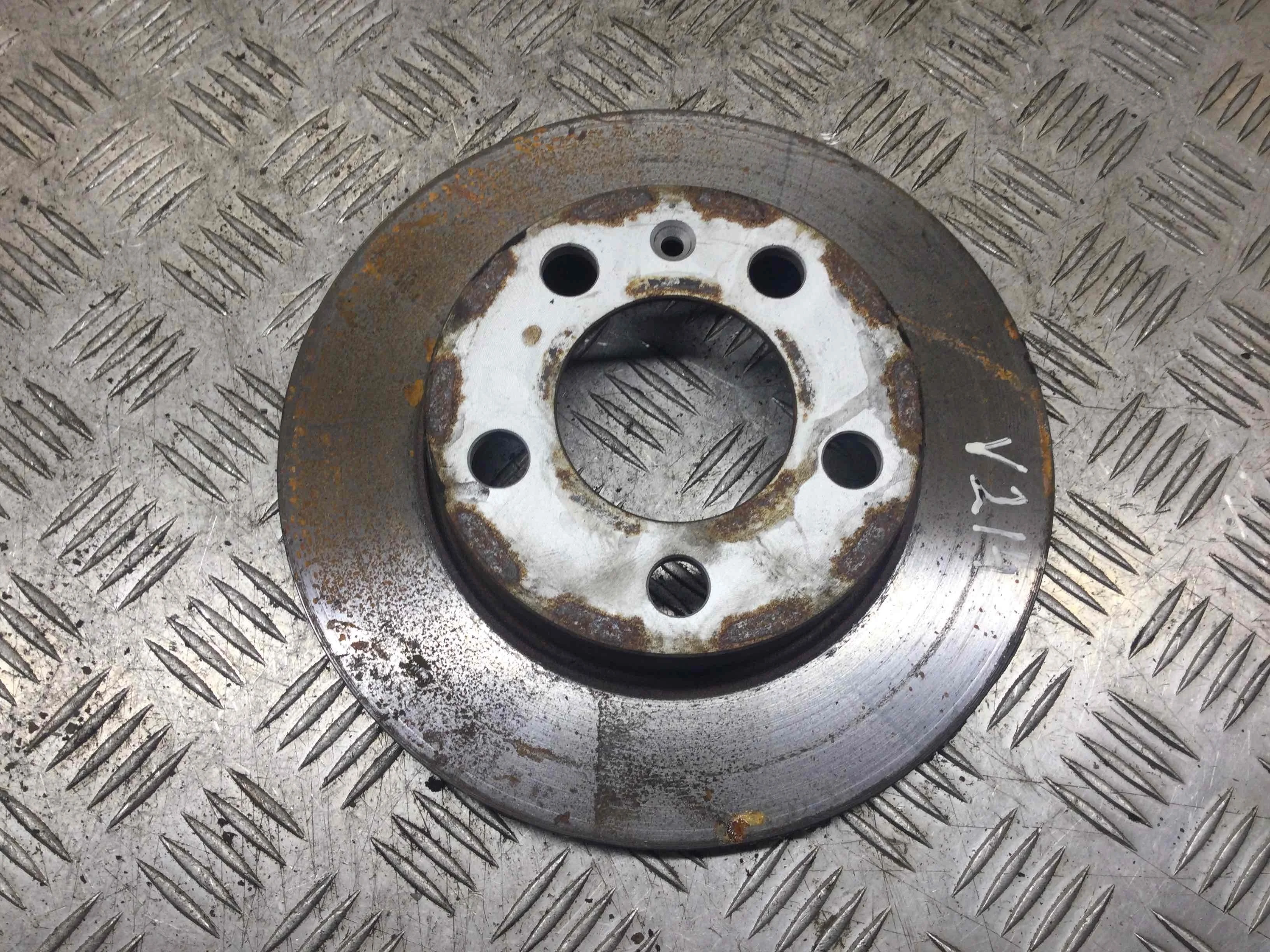 Диск тормозной задний Volkswagen Bora Bora (1J) 1998 - 2005 бензин 2.0 i Механика Универсал