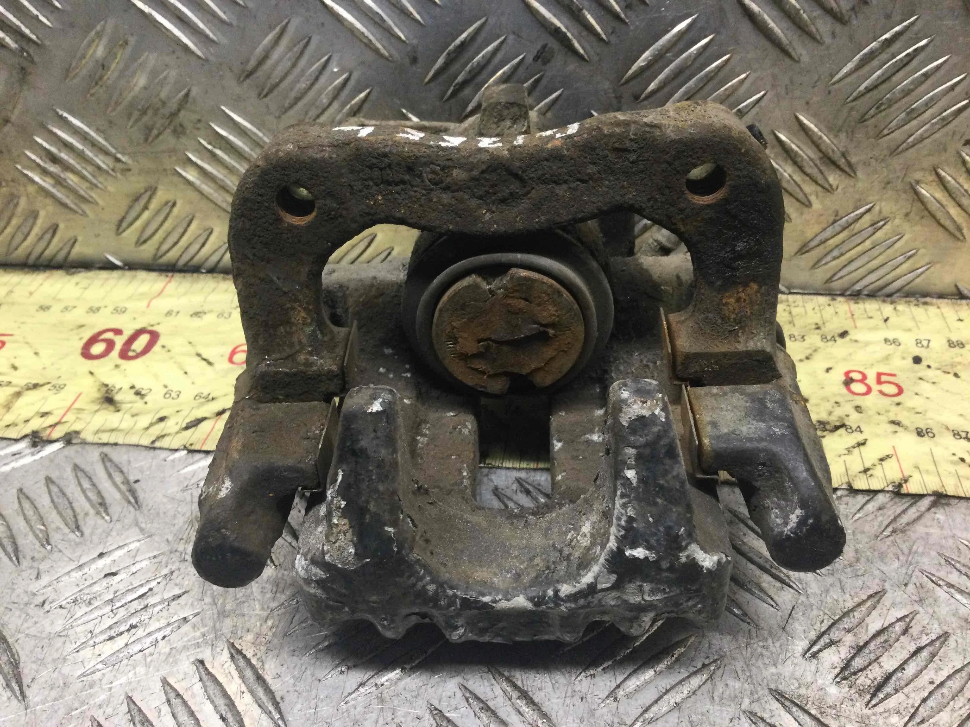 Суппорт задний левый Audi A3 8L (1996-2000) бензин 1.6 i Механика Х/б