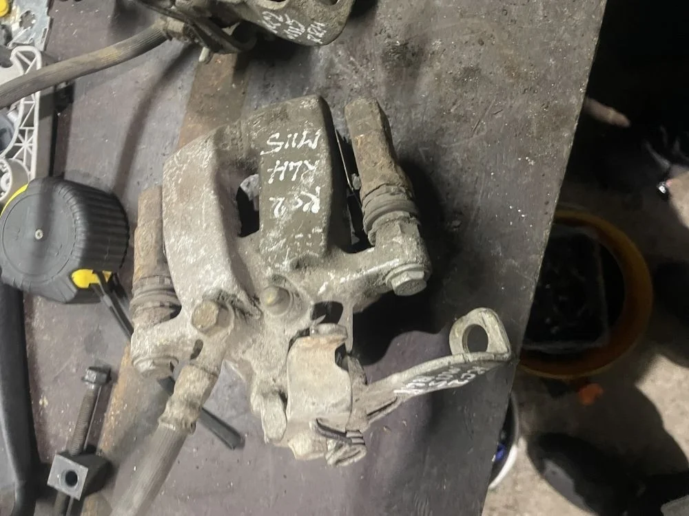 суппорт задний левый kia ceed 2 JD