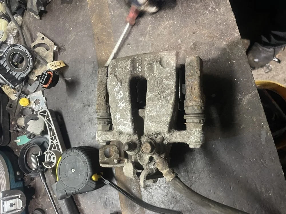 суппорт задний правый kia ceed 2 JD