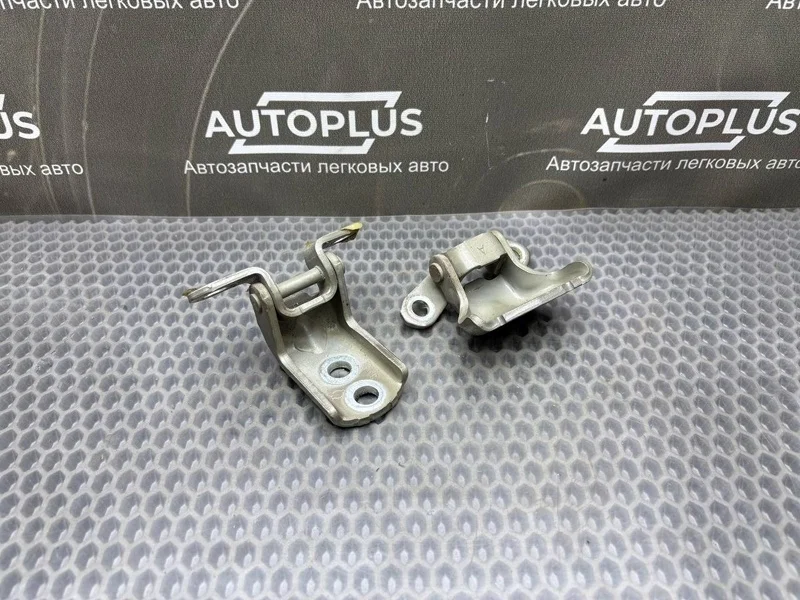 Дверные петли Nissan Note 2008-2013 824202F030 E11 CR14, переднее правое