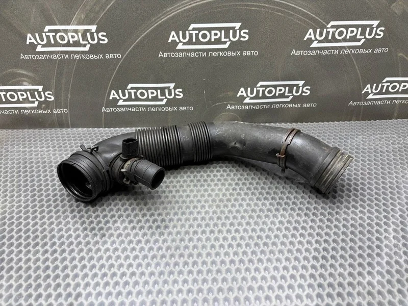 Патрубок воздушного фильтра Volkswagen Jetta 1K0129684 СЕДАН 1.6 BSE