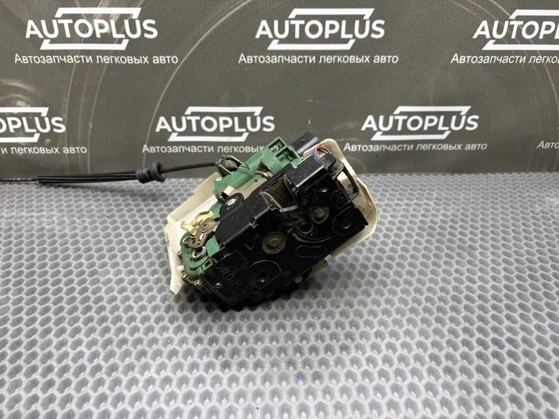 Замок двери Volkswagen Jetta 5K1837015H 2.0 AEG, передний левый