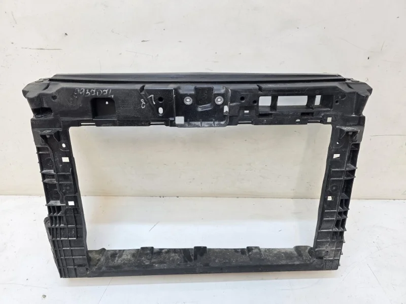 Панель передняя (телевизор) Skoda Rapid 2020-2023