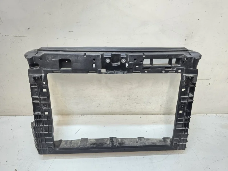 Панель передняя (телевизор) Skoda Rapid 2020-