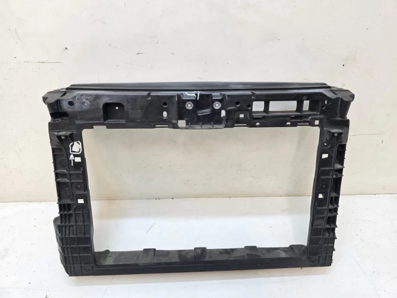 Панель передняя (телевизор) Skoda Rapid 2020-