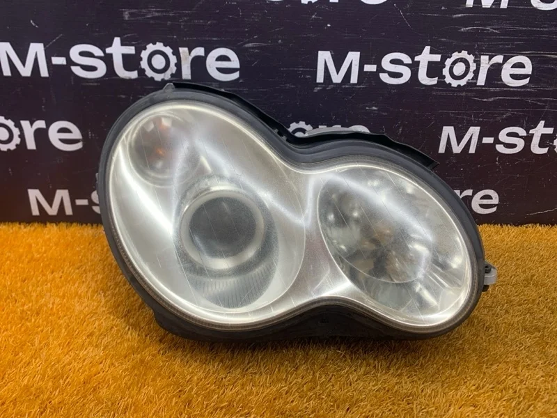 Фара Mercedes-Benz C-Class 2006 A2038204061 W203 271.940, правая