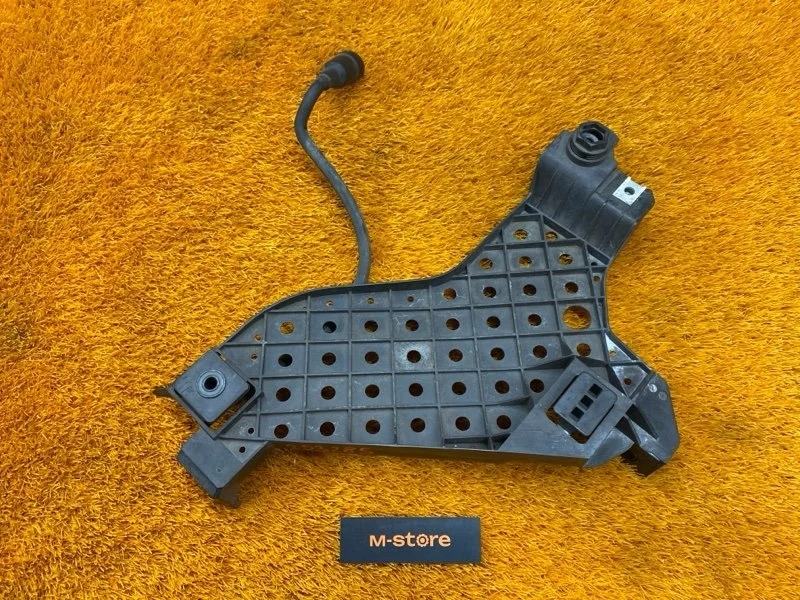 Кронштейн фары Audi Q3 2012 8U0941453 8U CPSA, левый