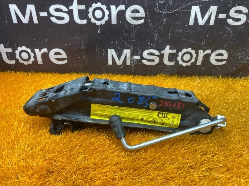 Домкрат Audi A3 2007 1K0011031J 8P BWA