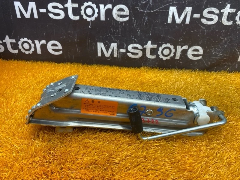 Домкрат Mercedes-Benz E-Class 2009 A2115830415 W212 272.952