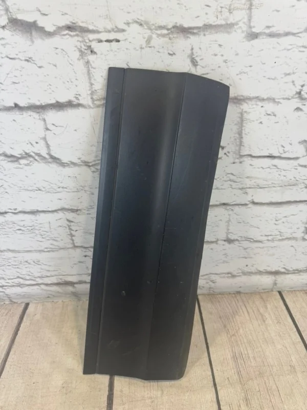 Молдинг двери задней правой нижний VW Tiguan 2