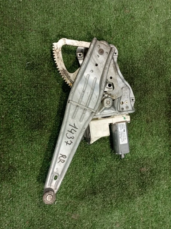 Моторчик стеклоподъемника задний левый TOYOTA