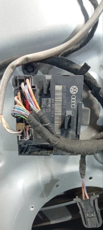 Блок управления дверьми передний левый Audi A5 8T